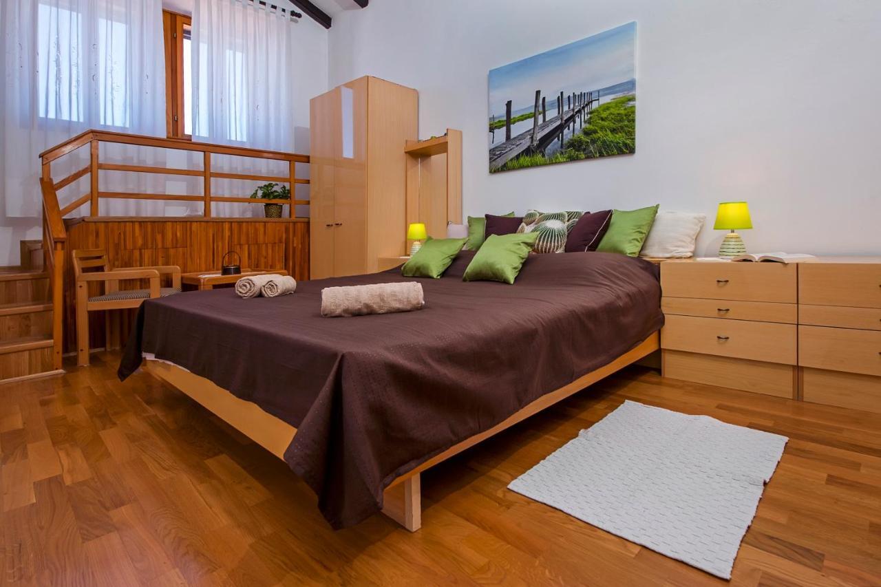 Rovigno Bella Sea View Apartment ภายนอก รูปภาพ
