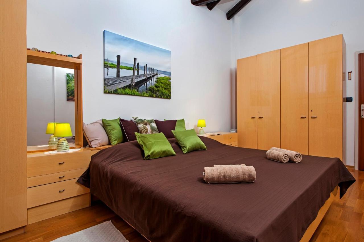 Rovigno Bella Sea View Apartment ภายนอก รูปภาพ